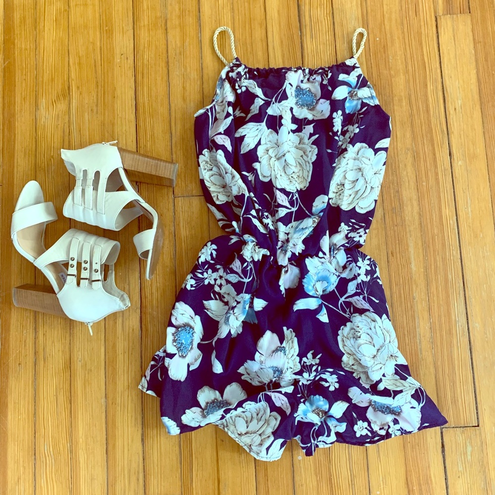 Sale💜 Navy floral romper🌸